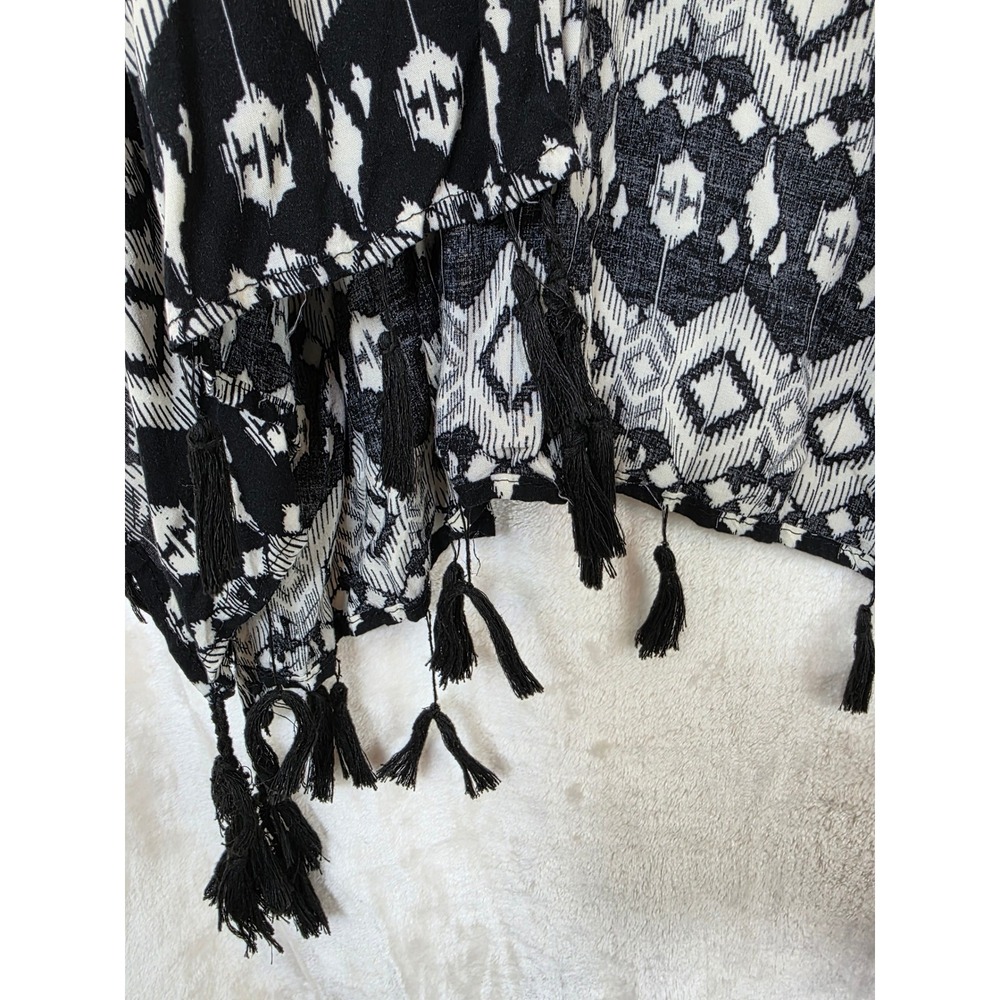 Do Everything In Love Kimono Wrap Black White Geometric Ikat Tassel Trim OS - Picture 5 of 6